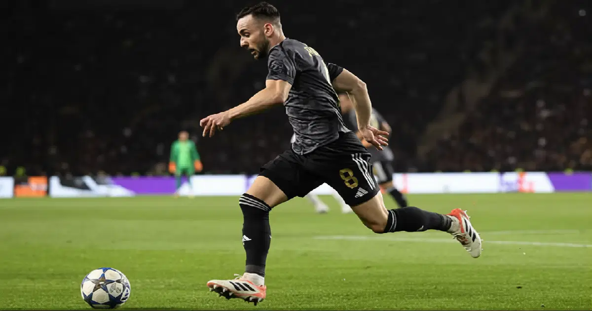 Карабах принимает Аякс в решающем матче Лиги Чемпионов