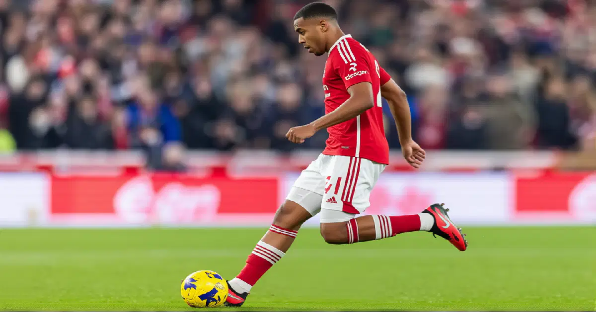 За Мурилло из «Ноттингем Форест» развернулась битва титанов: «Реал» против «Челси»