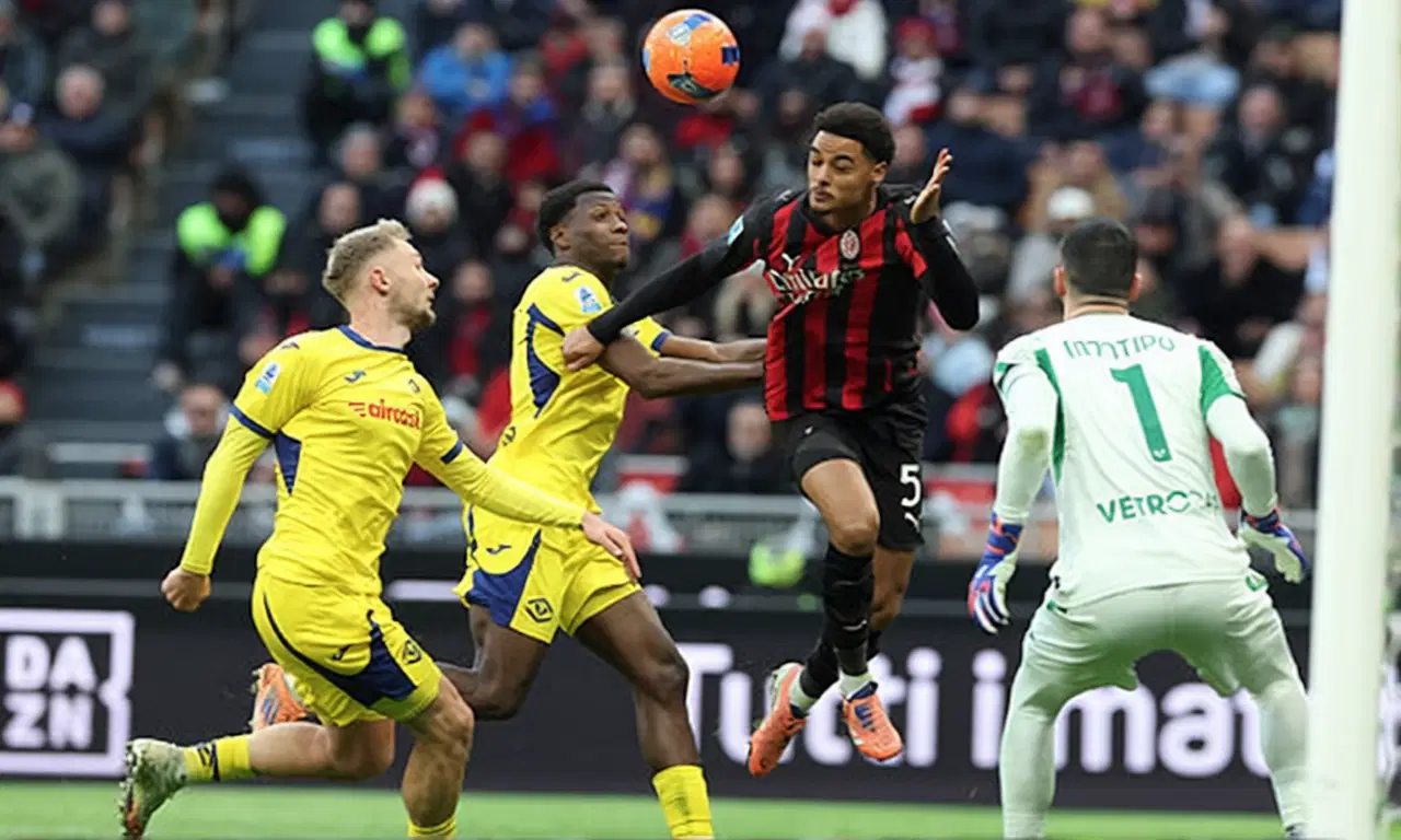 Милан возглавил турнирную таблицу Серии А после победы над Наполи